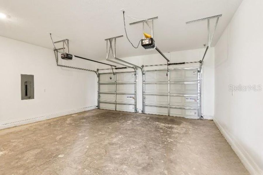 Spacious, unfurnished interior of a new home in Trailside, Mount Dora (Image 33).