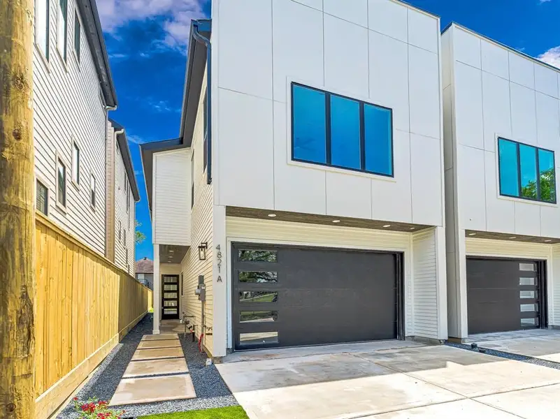 Image 4 of a home in .