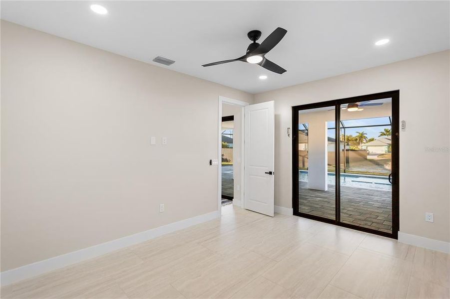 Spacious, unfurnished interior of a new home in , Cape Coral (Image 17).
