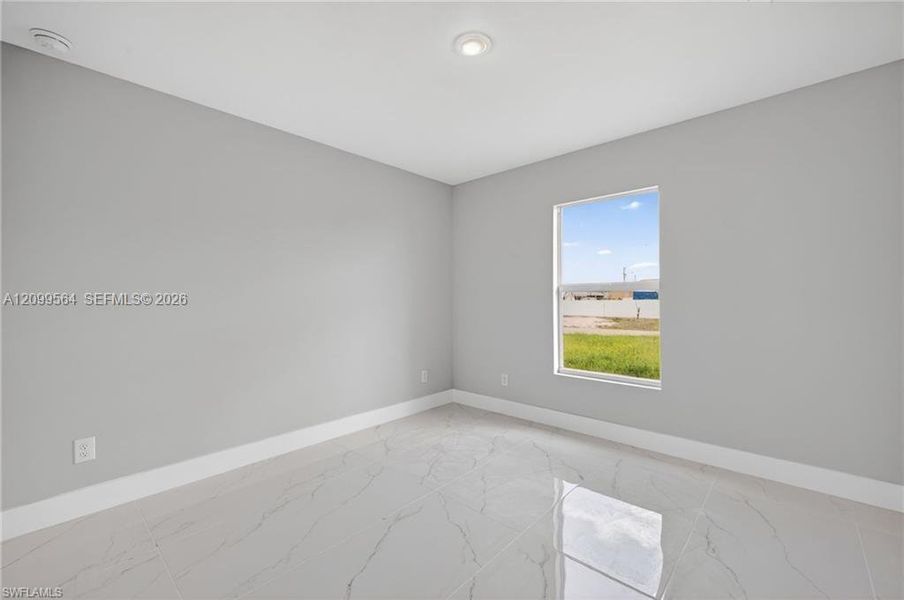 Spacious, unfurnished interior of a new home in , Lehigh Acres (Image 19).