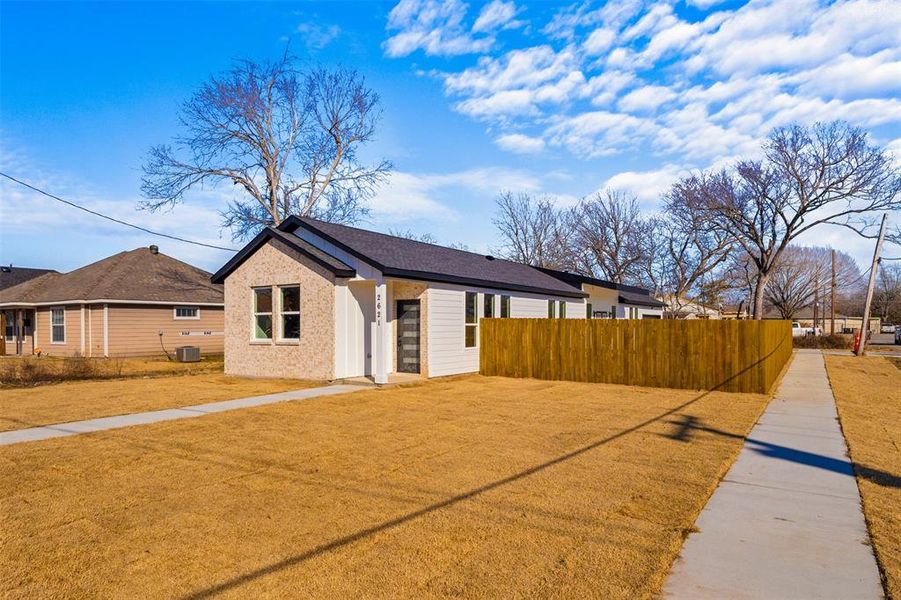Exterior details and patio area of a home in , Greenville (Image 18).