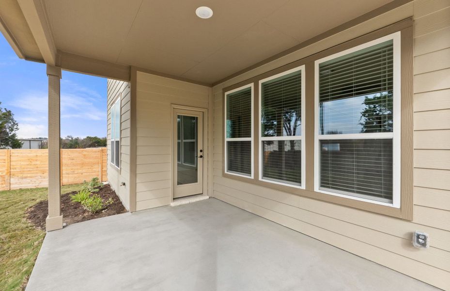 Exterior details and patio area of a home in Horizon Lake, Leander (Image 28).