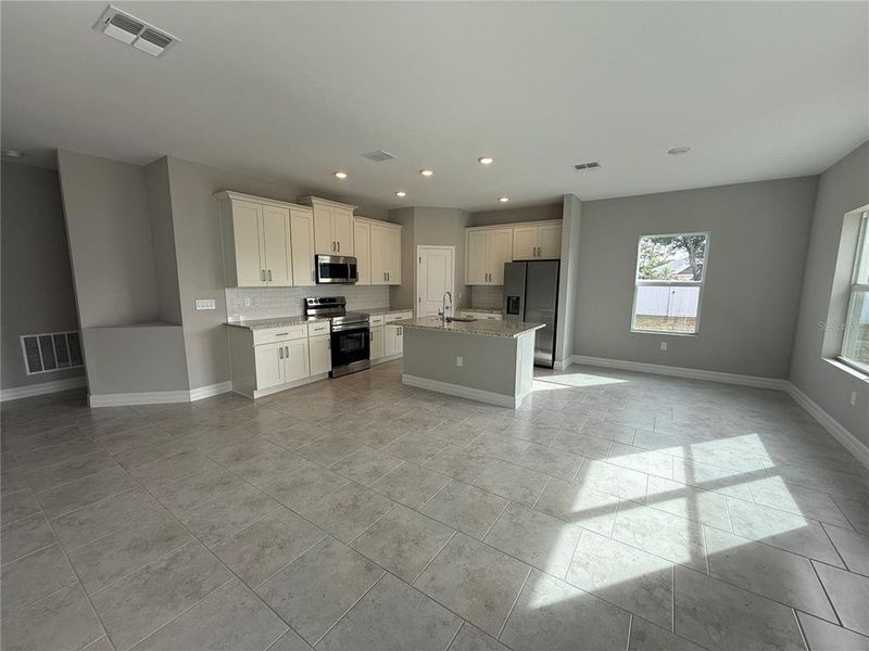 Spacious, unfurnished interior of a new home in , North Port (Image 16).