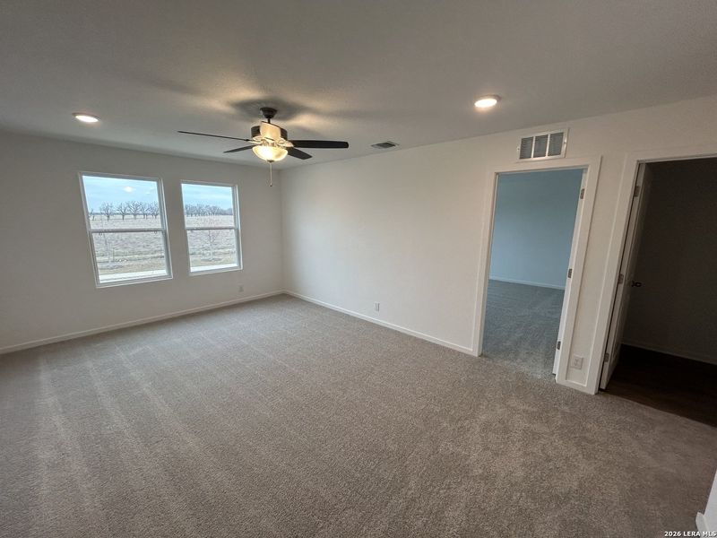 Spacious, unfurnished interior of a new home in Meadows at Hennersby Hollow 40's, San Antonio (Image 20). Spacious, unfurnished interior of a new home in Meadows at Hennersby Hollow 40's, San Antonio (Image 20).