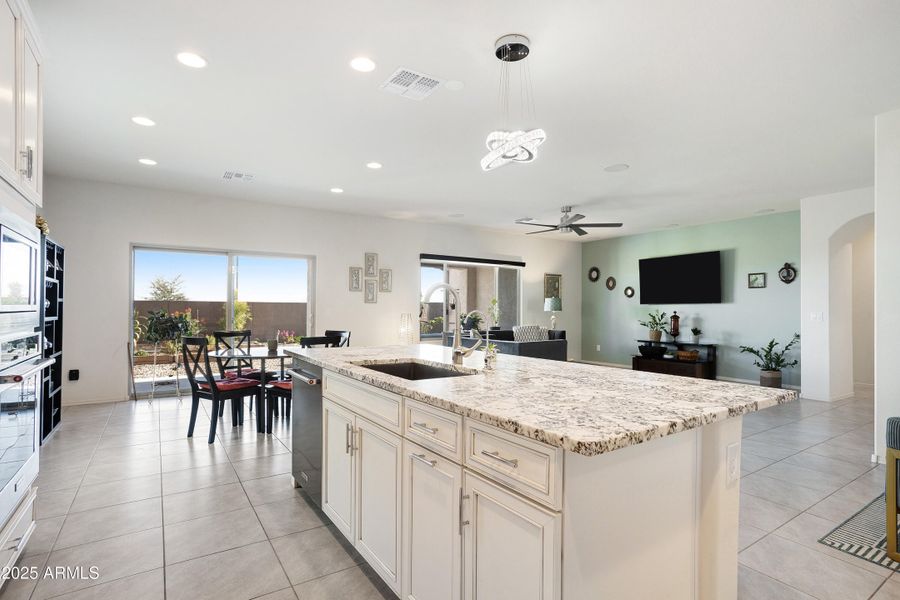 _F9A8195-2 _F9A8195-2