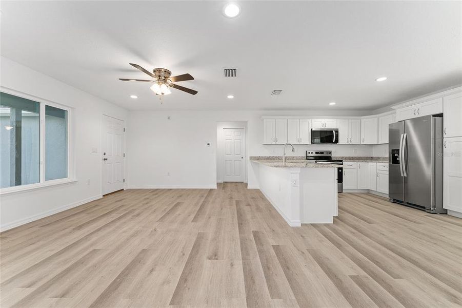 Spacious, unfurnished interior of a new home in , Ocklawaha (Image 44).