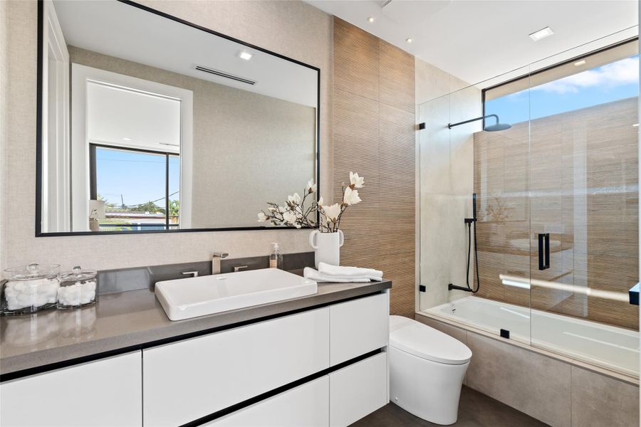 Furnished interior view inside a new home in , Fort Lauderdale (Image 27). Furnished interior view inside a new home in , Fort Lauderdale (Image 27).