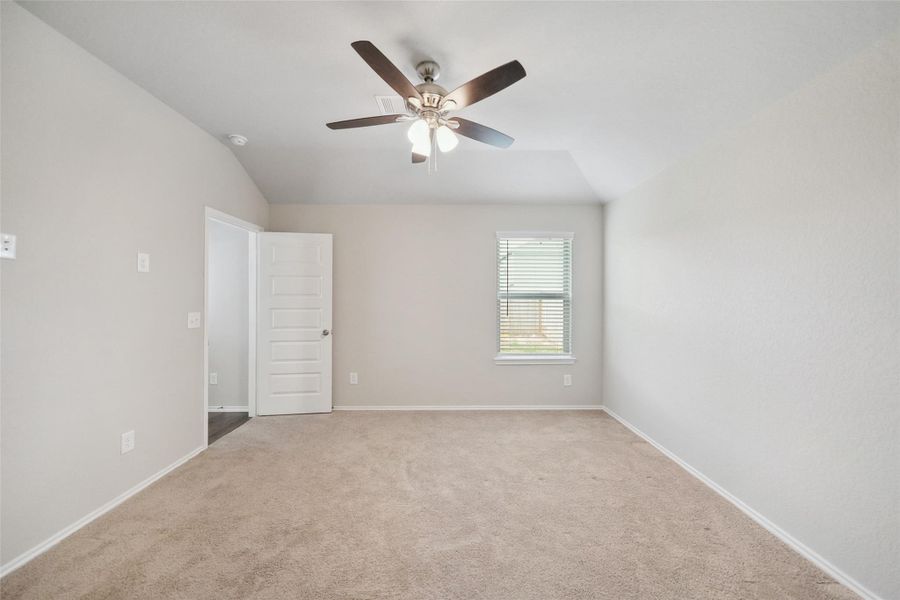 Spacious, unfurnished interior of a new home in , Waller (Image 18).