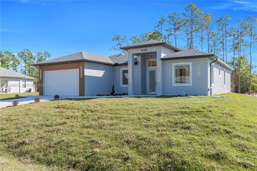 Exterior details and patio area of a home in , Lehigh Acres (Image 4).