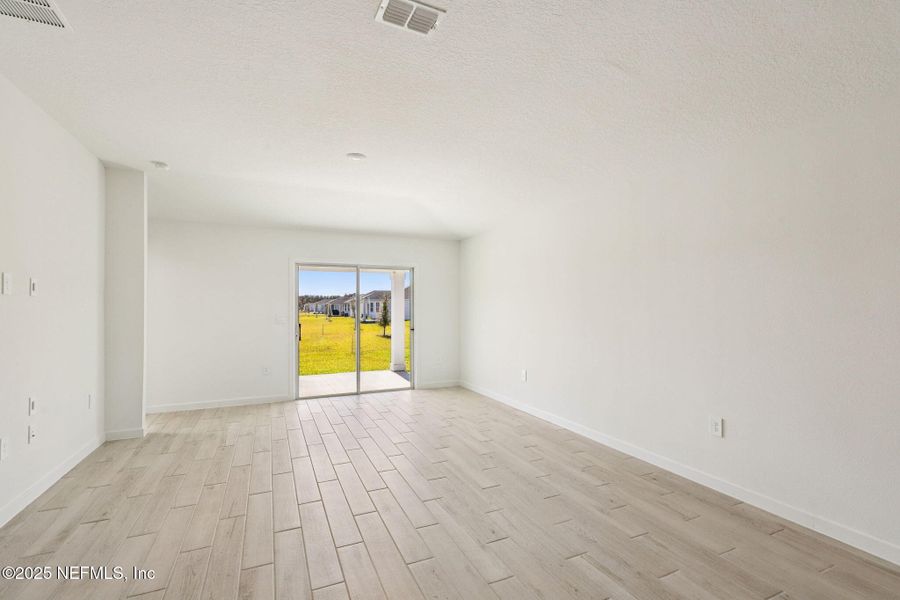 Spacious, unfurnished interior of a new home in Cypress Meadows - Signature Series, Jacksonville (Image 27).