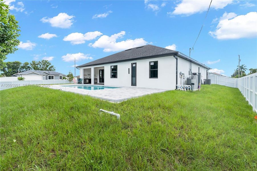 Exterior details and patio area of a home in , Cape Coral (Image 4).