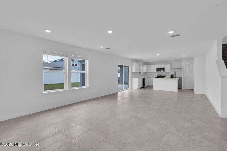 Spacious, unfurnished interior of a new home in Wells Landing, Jacksonville (Image 24).