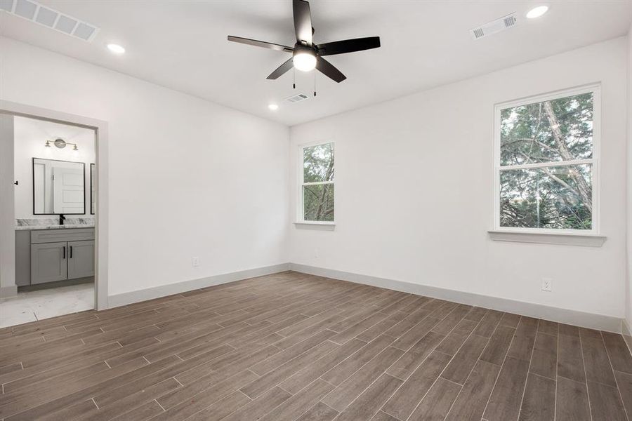Spacious, unfurnished interior of a new home in Canyon Creek, Granbury (Image 16). Spacious, unfurnished interior of a new home in Canyon Creek, Granbury (Image 16).