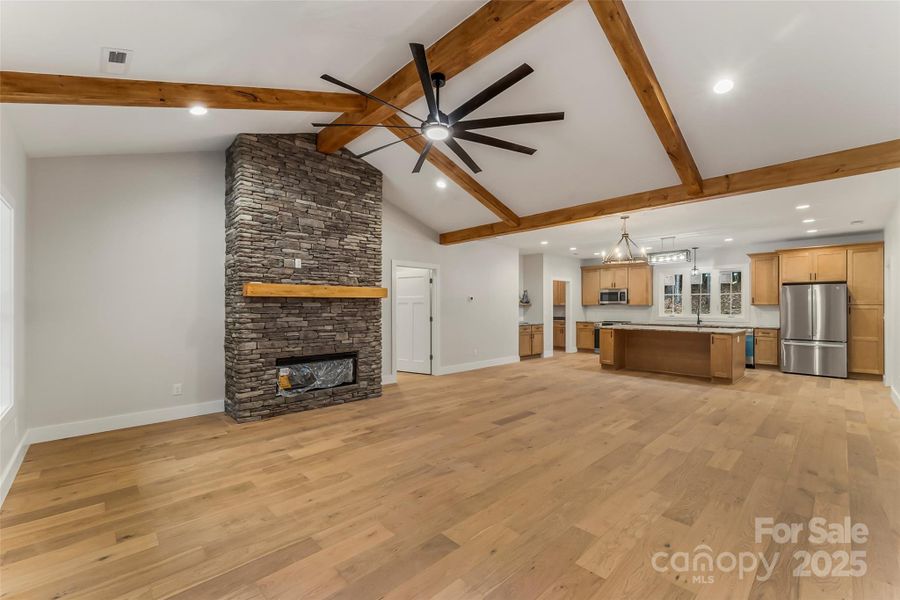 Spacious, unfurnished interior of a new home in , Nebo (Image 18).