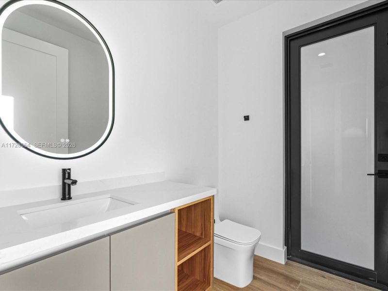 Cabana Bath (pool access) Cabana Bath (pool access)