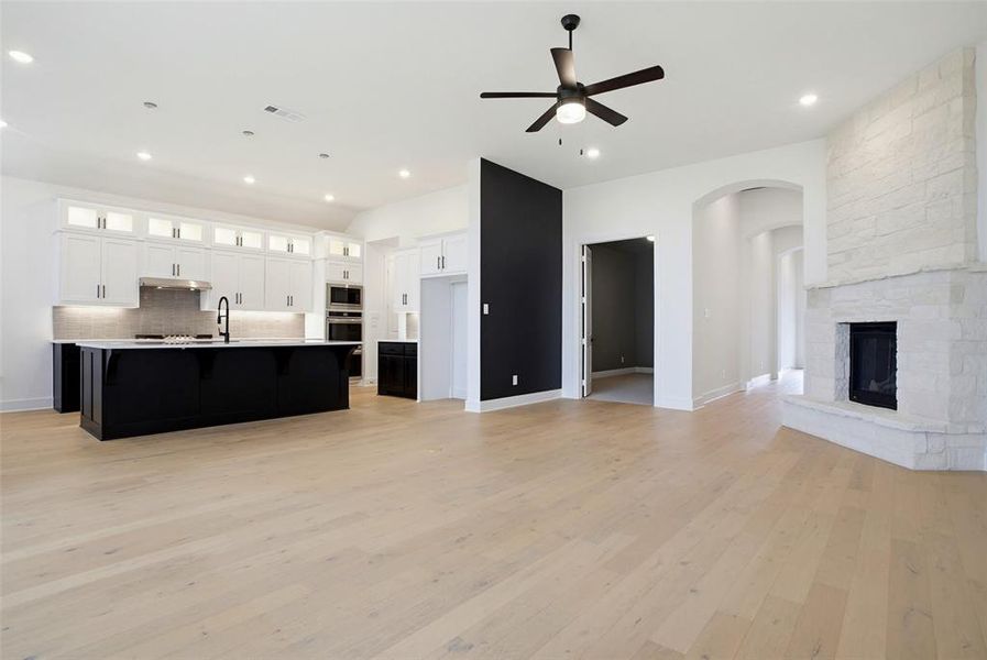 Spacious, unfurnished interior of a new home in Wildflower Ranch, Justin (Image 17).