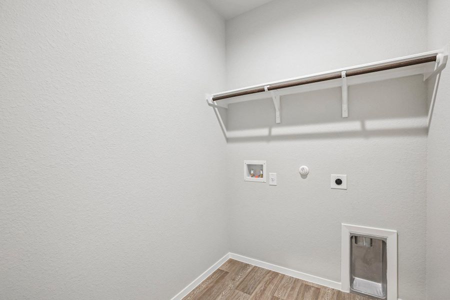 Spacious, unfurnished interior of a new home in Cloverleaf, Austin (Image 20).