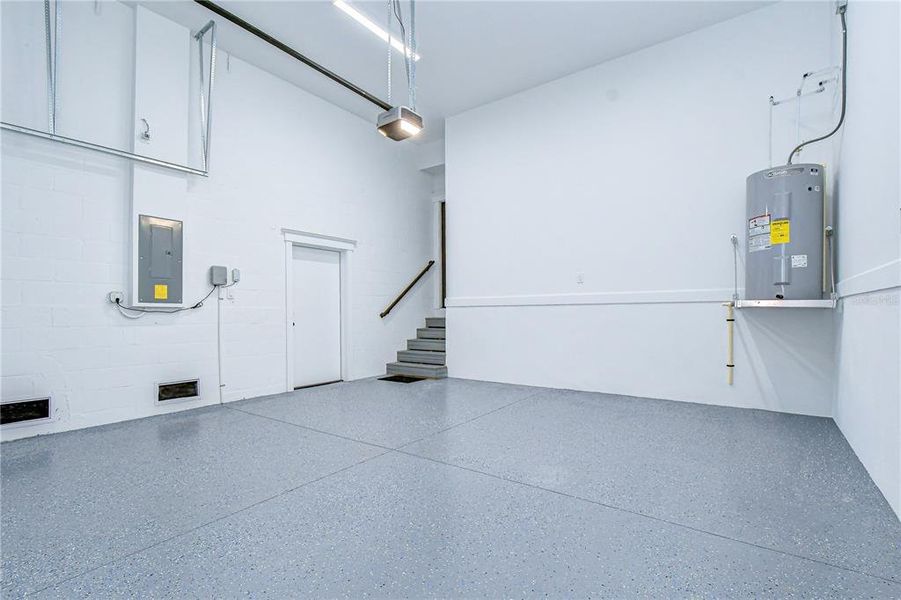 Spacious, unfurnished interior of a new home in , Tampa (Image 44).