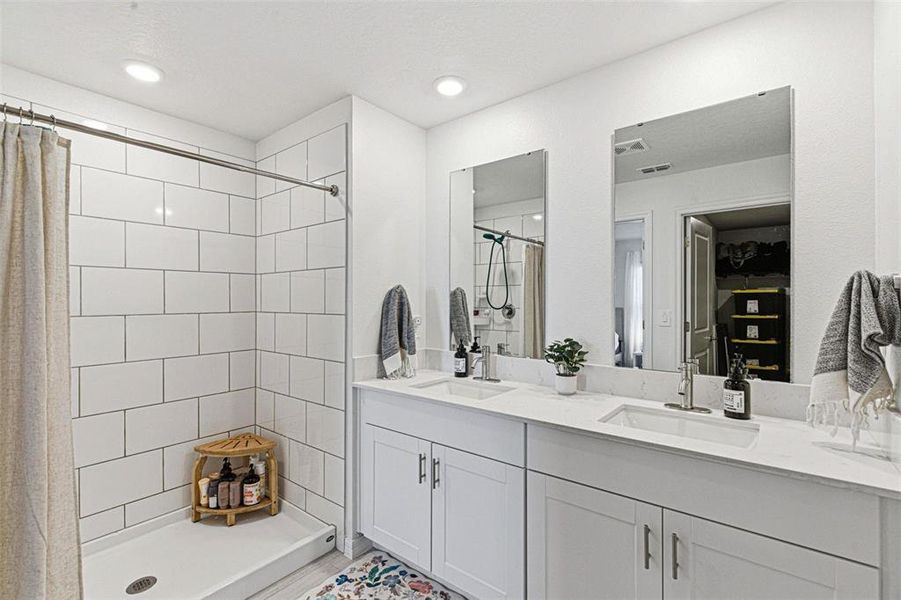 Furnished interior view inside a new home in North Park Isle, Plant City (Image 39).