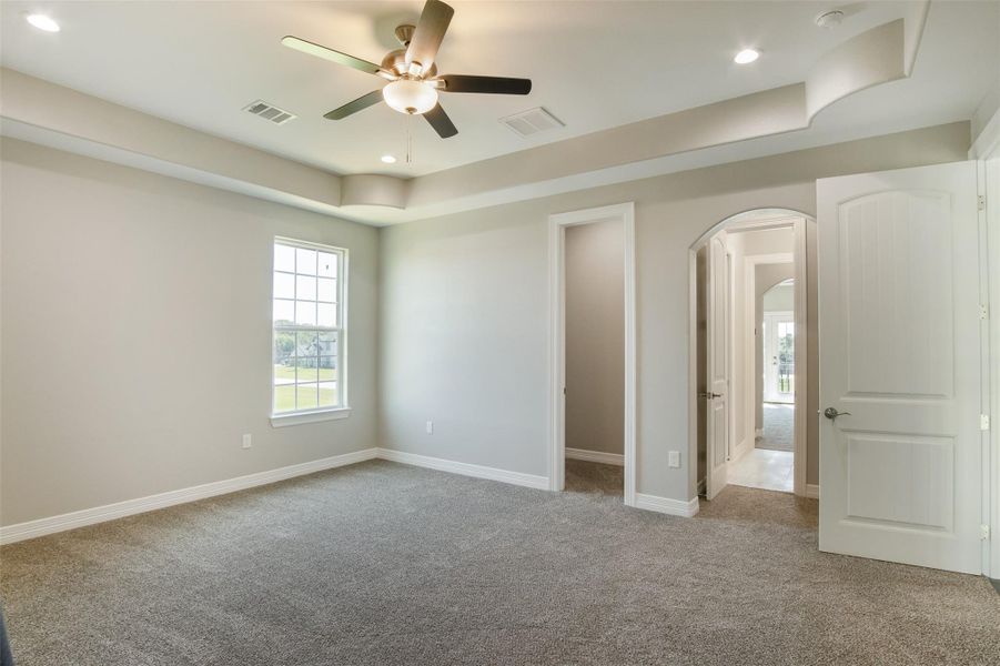 Spacious, unfurnished interior of a new home in , Dickinson (Image 36).