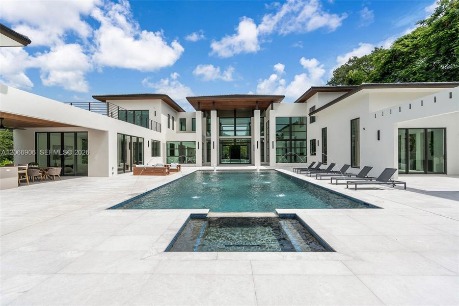 Exterior details and patio area of a home in , Pinecrest (Image 3).