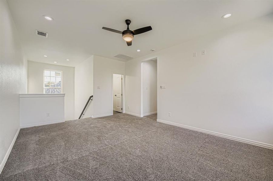 Spacious, unfurnished interior of a new home in , Grand Prairie (Image 13).