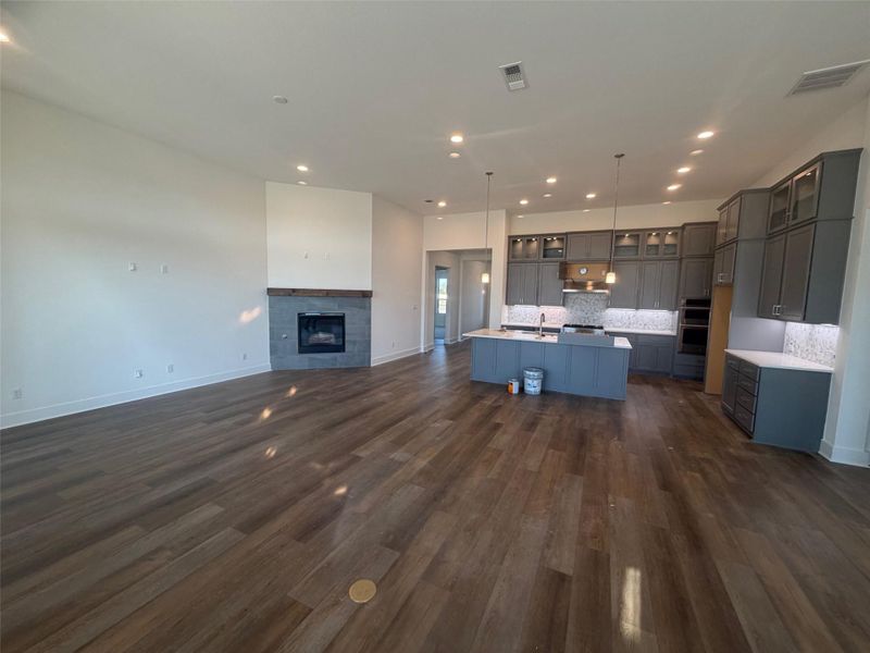 Spacious, unfurnished interior of a new home in Leander Estates, Leander (Image 15).