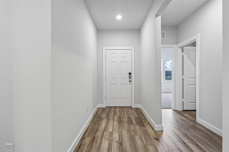 Spacious, unfurnished interior of a new home in Middlefield Village, Dallas (Image 14).