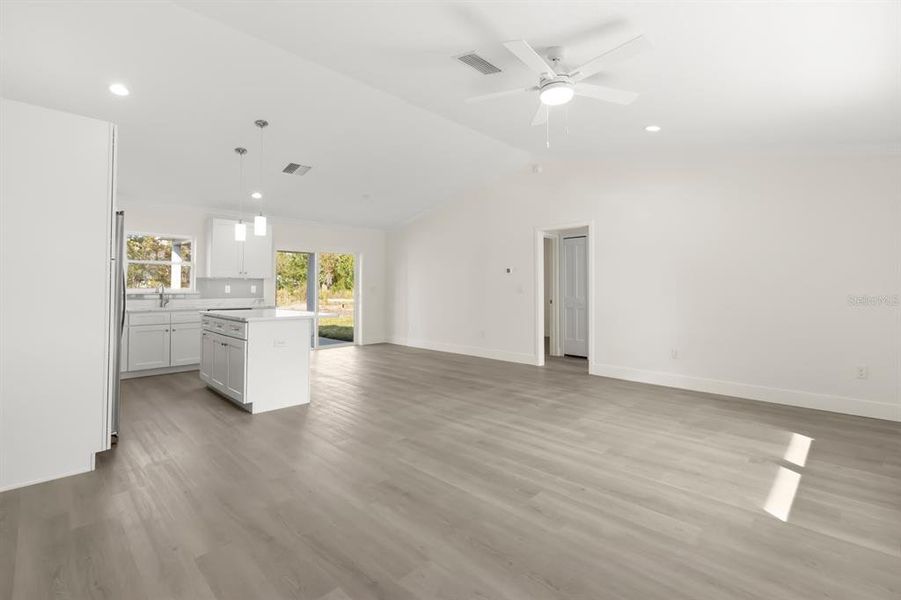 Spacious, unfurnished interior of a new home in , Ocklawaha (Image 19).