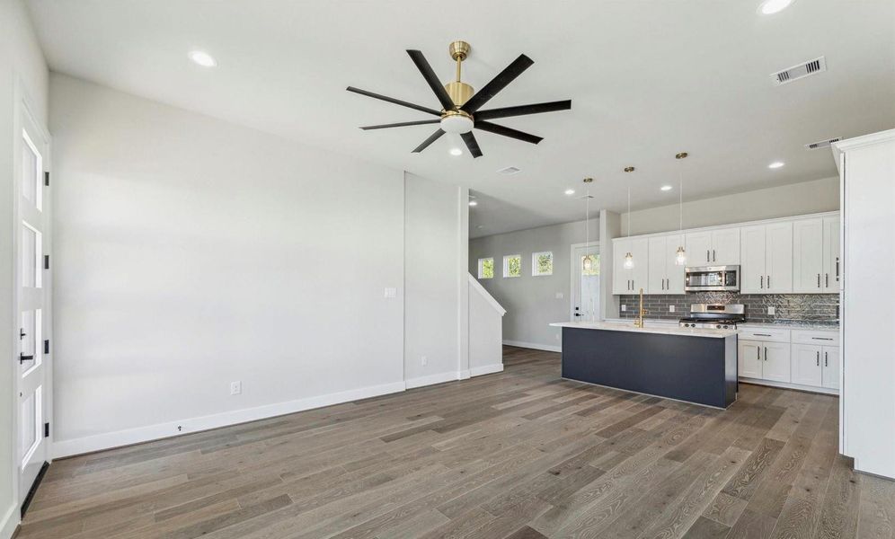 Spacious, unfurnished interior of a new home in , Houston (Image 9).
