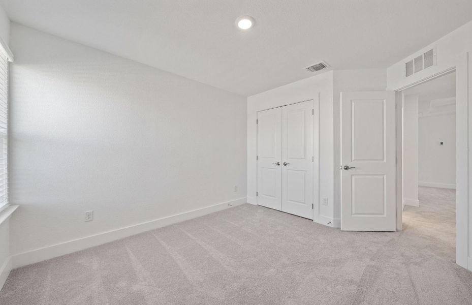 Spacious, unfurnished interior of a new home in Crosswinds, Kyle (Image 43).