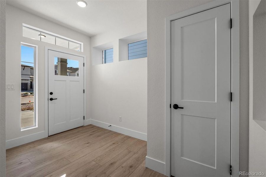 Spacious, unfurnished interior of a new home in Trailside at Cottonwood Creek, Colorado Springs (Image 19).