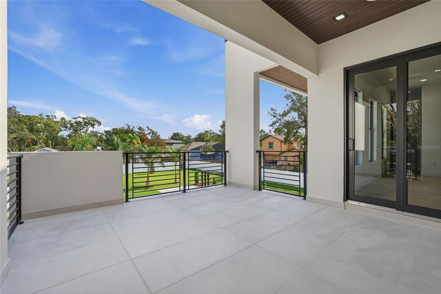 Exterior details and patio area of a home in , Tampa (Image 34).