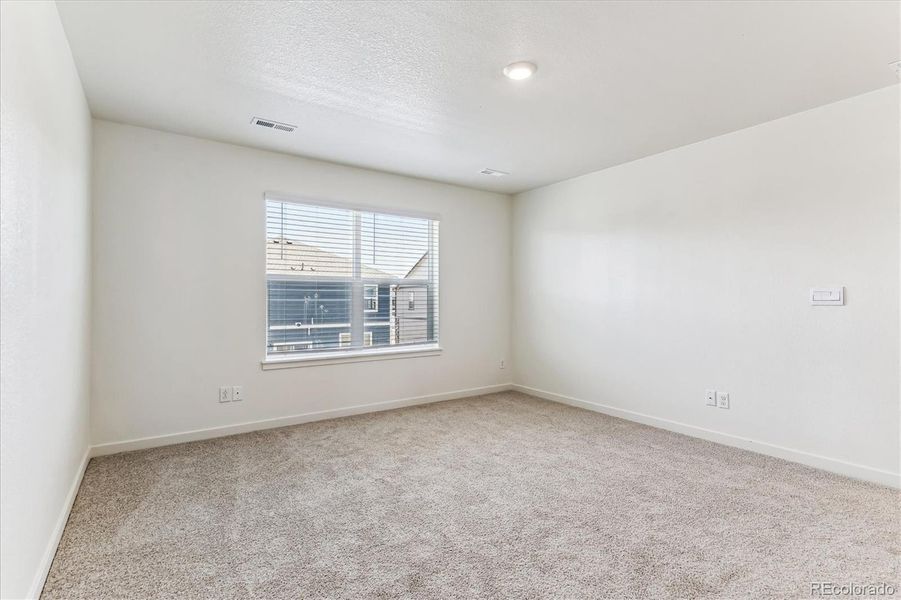 Spacious, unfurnished interior of a new home in Mallard Ridge, Johnstown (Image 15).
