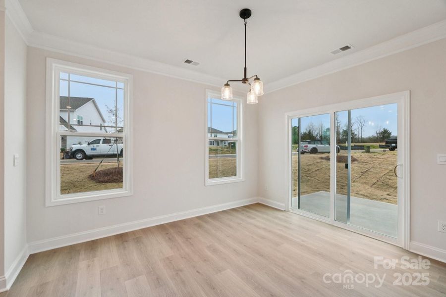 Spacious, unfurnished interior of a new home in Sylvan Creek, Denver (Image 32).