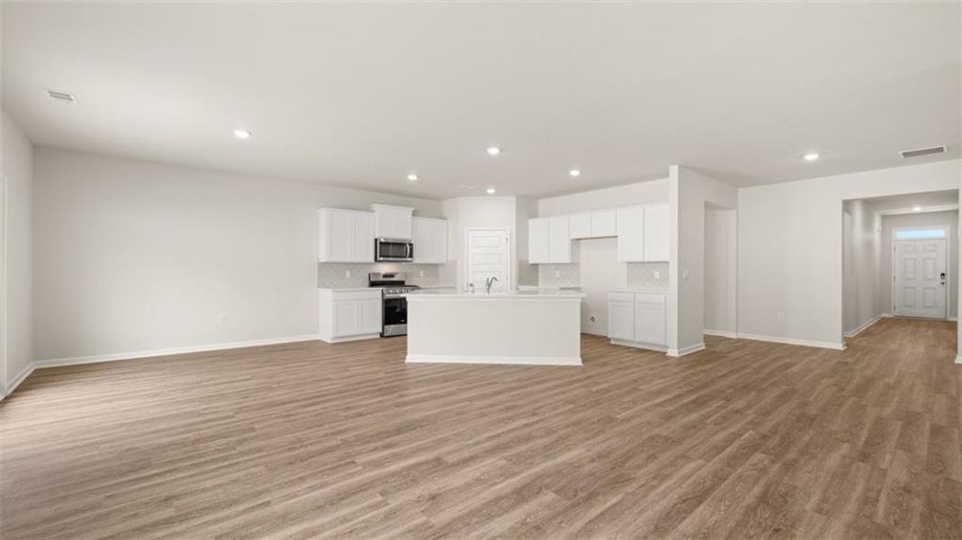 Spacious, unfurnished interior of a new home in Kingston Ranch at Lake Oconee, Buckhead (Image 27).