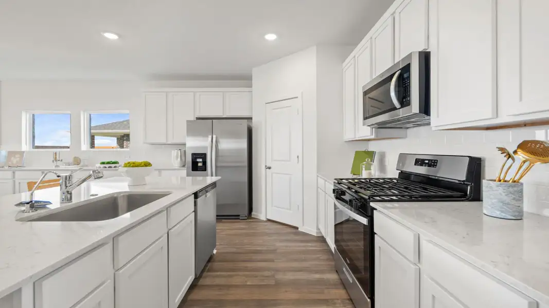 Furnished interior view inside a new home in East Williams Cove, Conroe (Image 6).