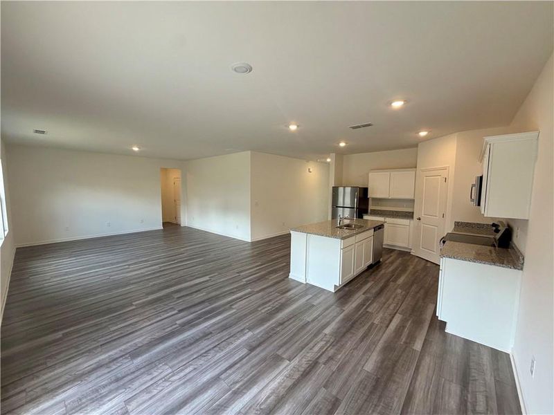 Spacious, unfurnished interior of a new home in Mt. Tabor Ridge, Dallas (Image 13). Spacious, unfurnished interior of a new home in Mt. Tabor Ridge, Dallas (Image 13).