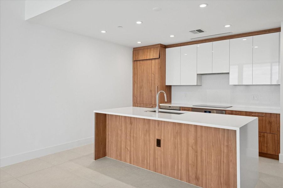 Furnished interior view inside a new home in , Fort Lauderdale (Image 6).