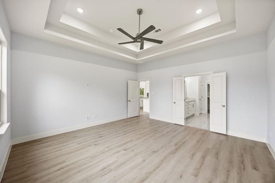 Spacious, unfurnished interior of a new home in , Tool (Image 20).