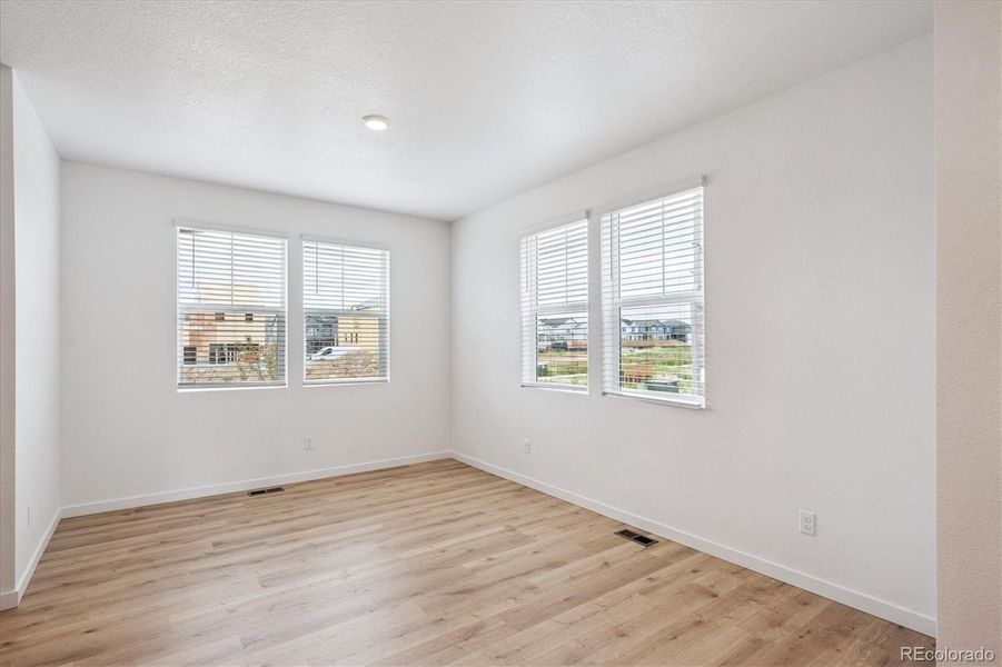 Spacious, unfurnished interior of a new home in Horizon Uptown, Aurora (Image 17).