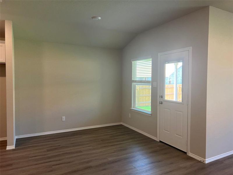 Spacious, unfurnished interior of a new home in Park Meadows, Lorena (Image 9).