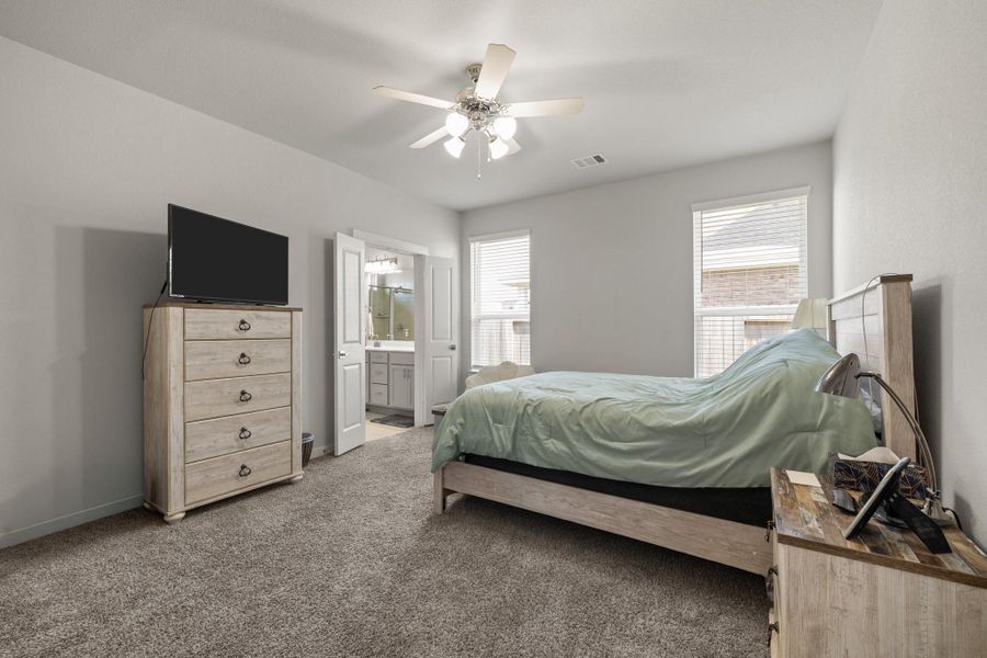 Furnished interior view inside a new home in , Iowa Colony (Image 13).