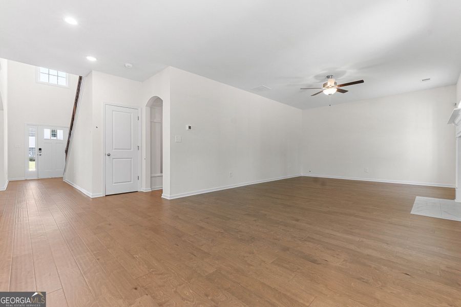 Spacious, unfurnished interior of a new home in Juliette Crossing, Forsyth (Image 90).