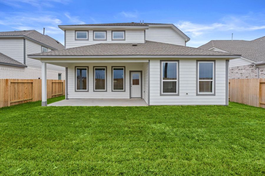 Exterior details and patio area of a home in Huntington Place, Rosharon (Image 16). Exterior details and patio area of a home in Huntington Place, Rosharon (Image 16).