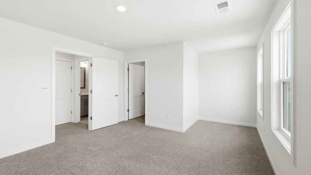 Spacious, unfurnished interior of a new home in Sycamore Cove, Woodruff (Image 30).