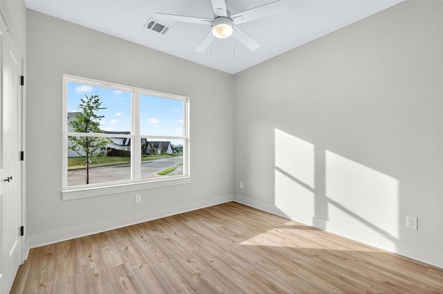 Spacious, unfurnished interior of a new home in , Sherman (Image 14).