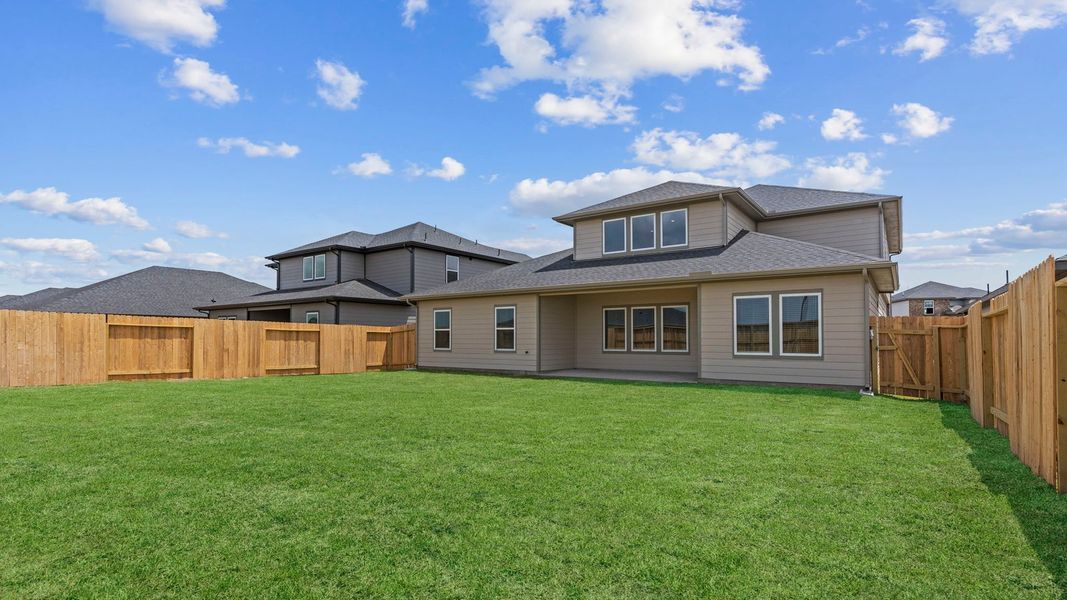 Exterior details and patio area of a home in Evergreen, Rosenberg (Image 3).