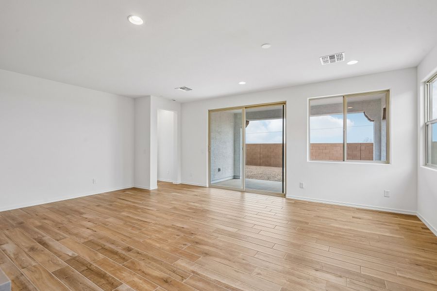Spacious, unfurnished interior of a new home in Rancho Mercado, Surprise (Image 20).