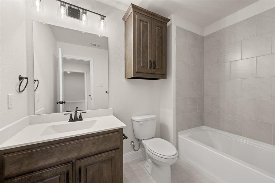 27_318 Bowrider- Bathroom-2